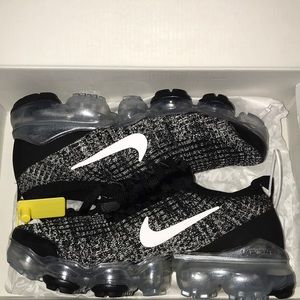 Nike Women’s Air VaporMax Flyknit 3 Oreo